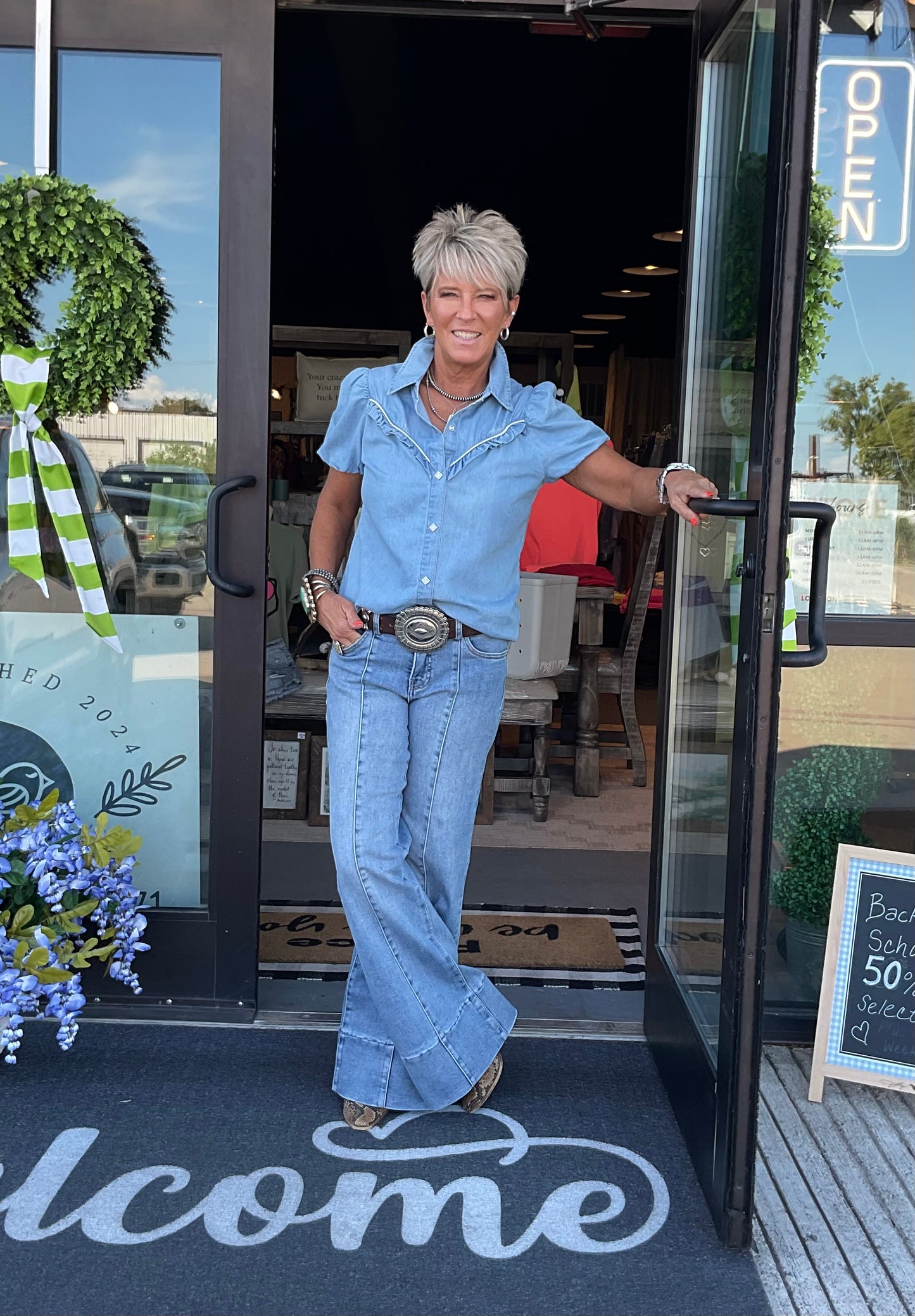 2F01 Denim Pearl-Snap Short Sleeve Top