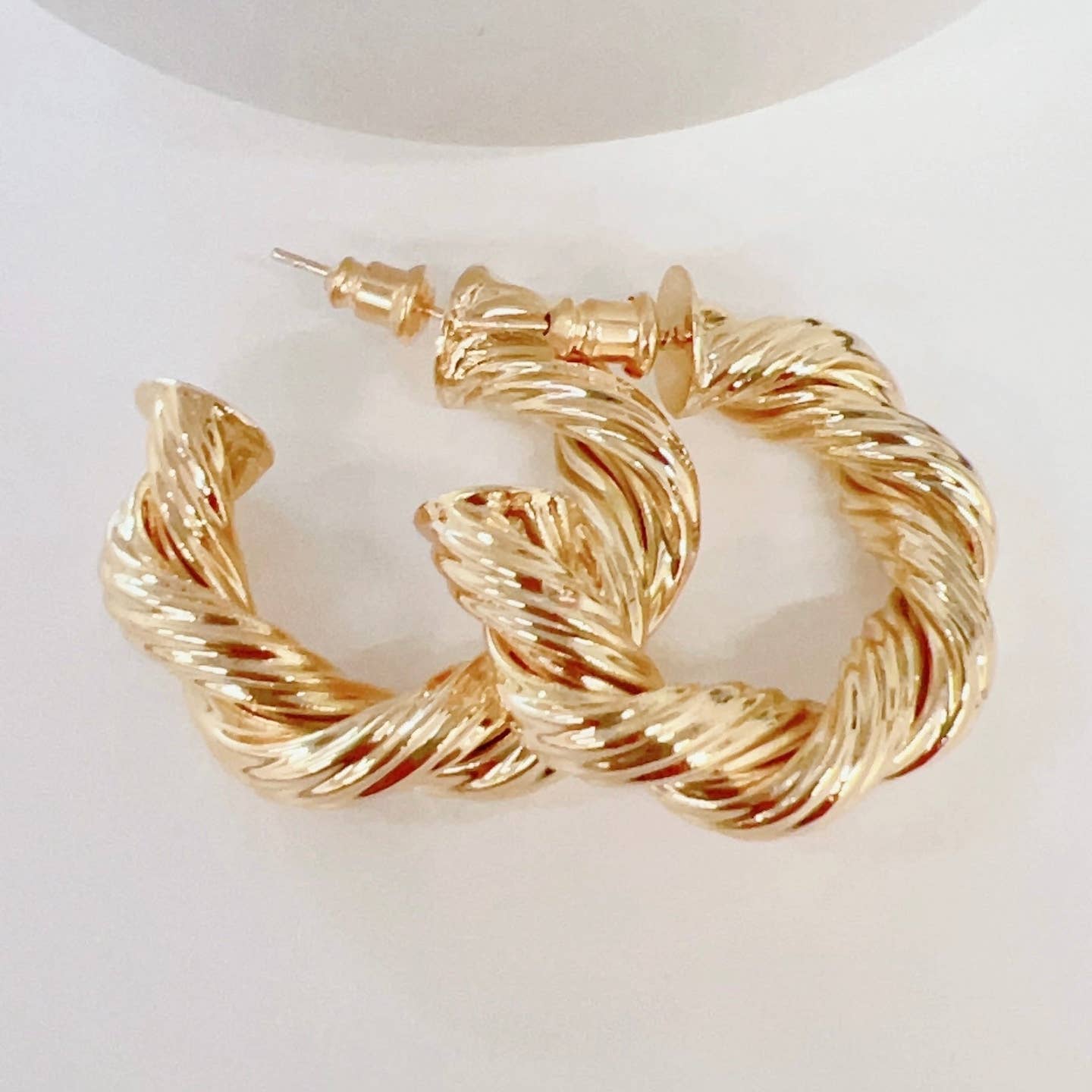 The Jennifer Hoop in Gold