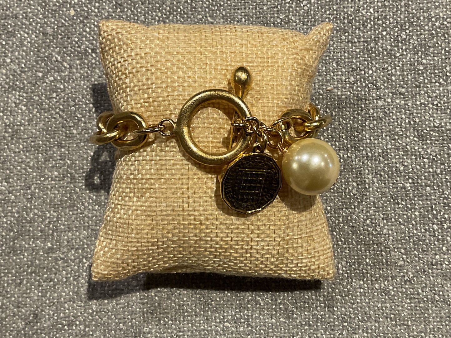 RJ03 Gold Charm Bracelet with Coin and Large Pearl