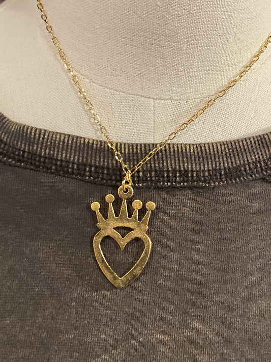 YO02 Crown Heart Gold Necklace