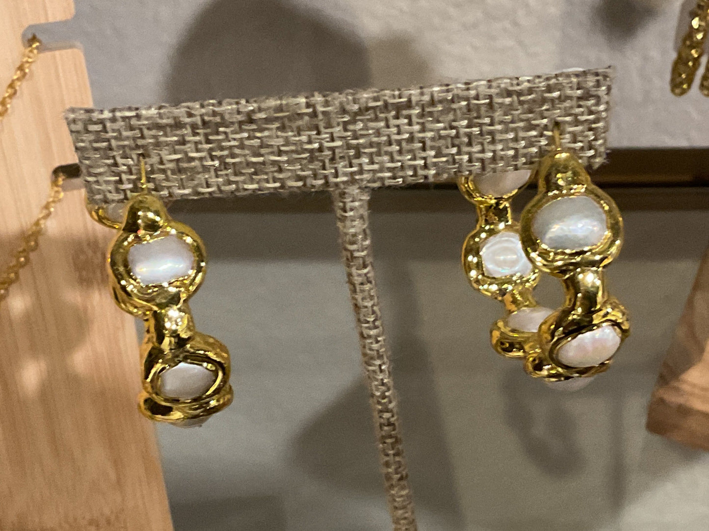 EE14 Paradise Pearl Hoops