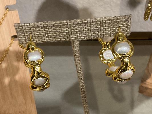 EE14 Paradise Pearl Hoops