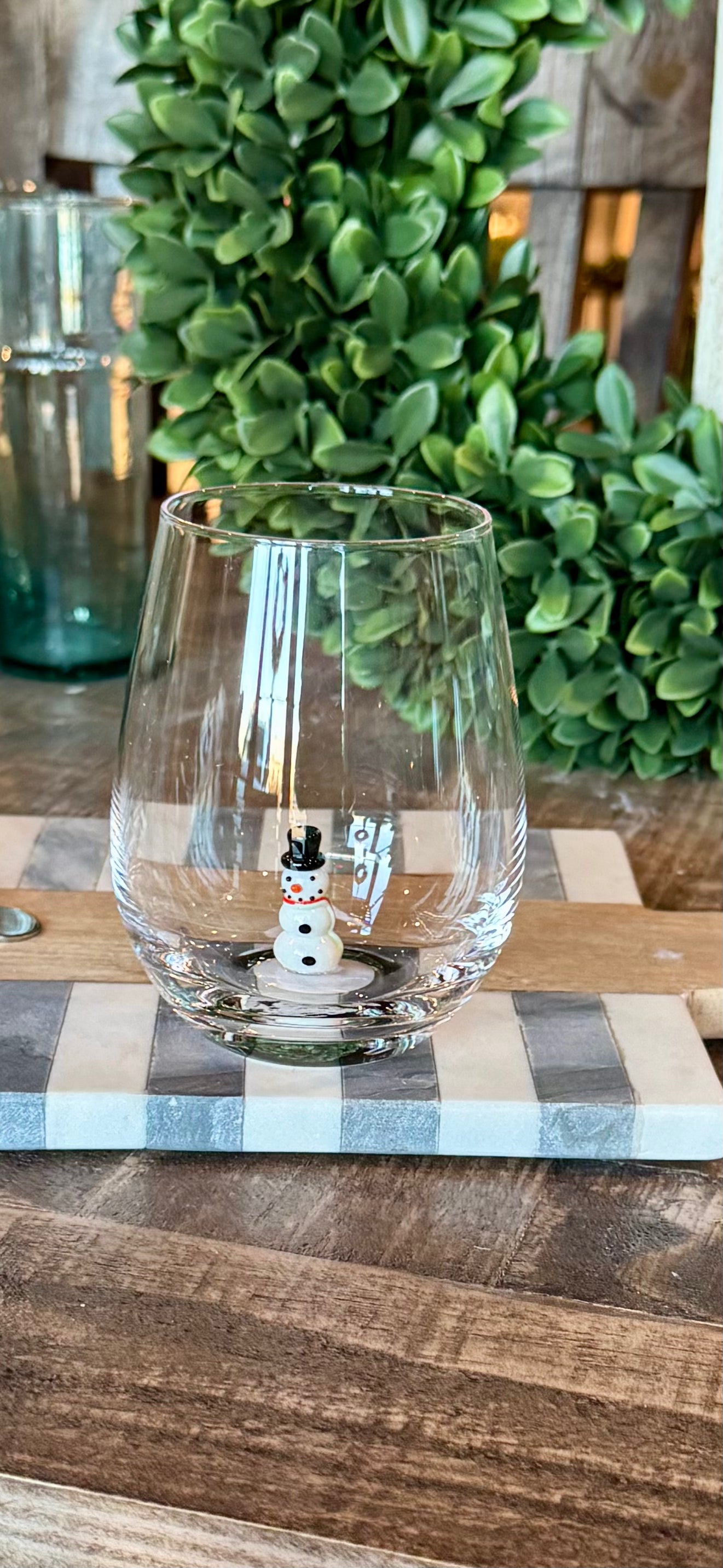 Holiday Figure Stemless Wine Glass