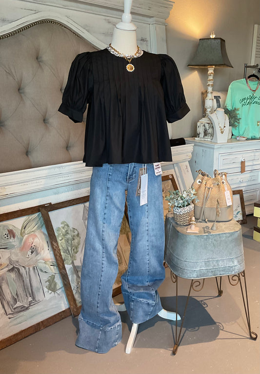 EN40 Black Short Puff Sleeve Pintuck Top