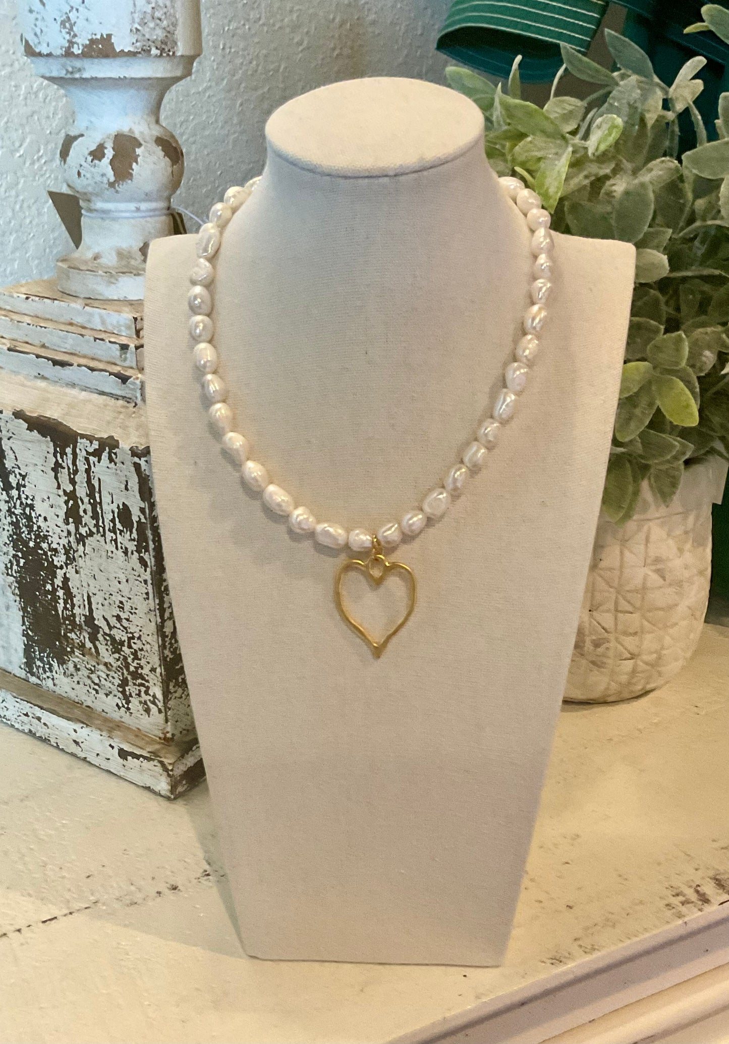 Freshwater Pearl 8mm Gemstone with Hammered Gold Heart