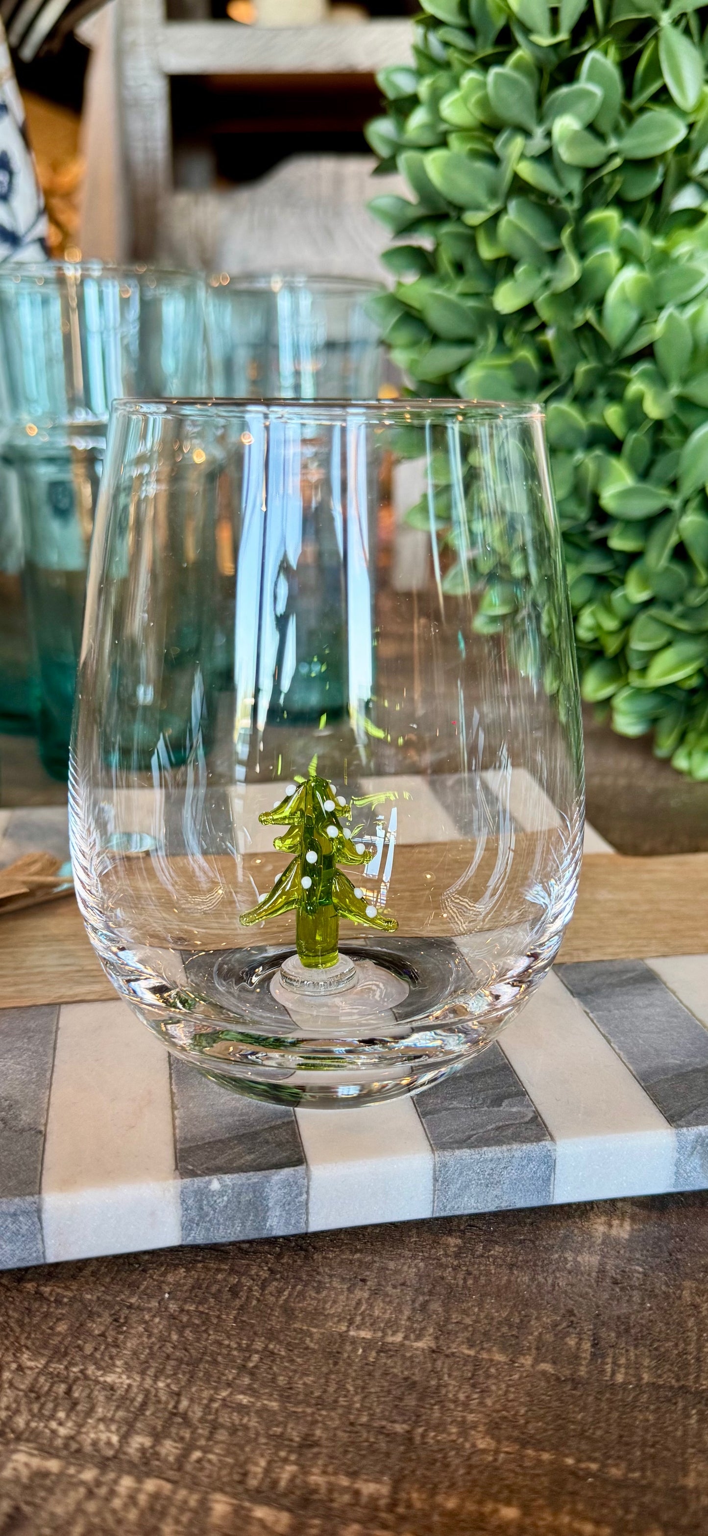 Holiday Figure Stemless Wine Glass