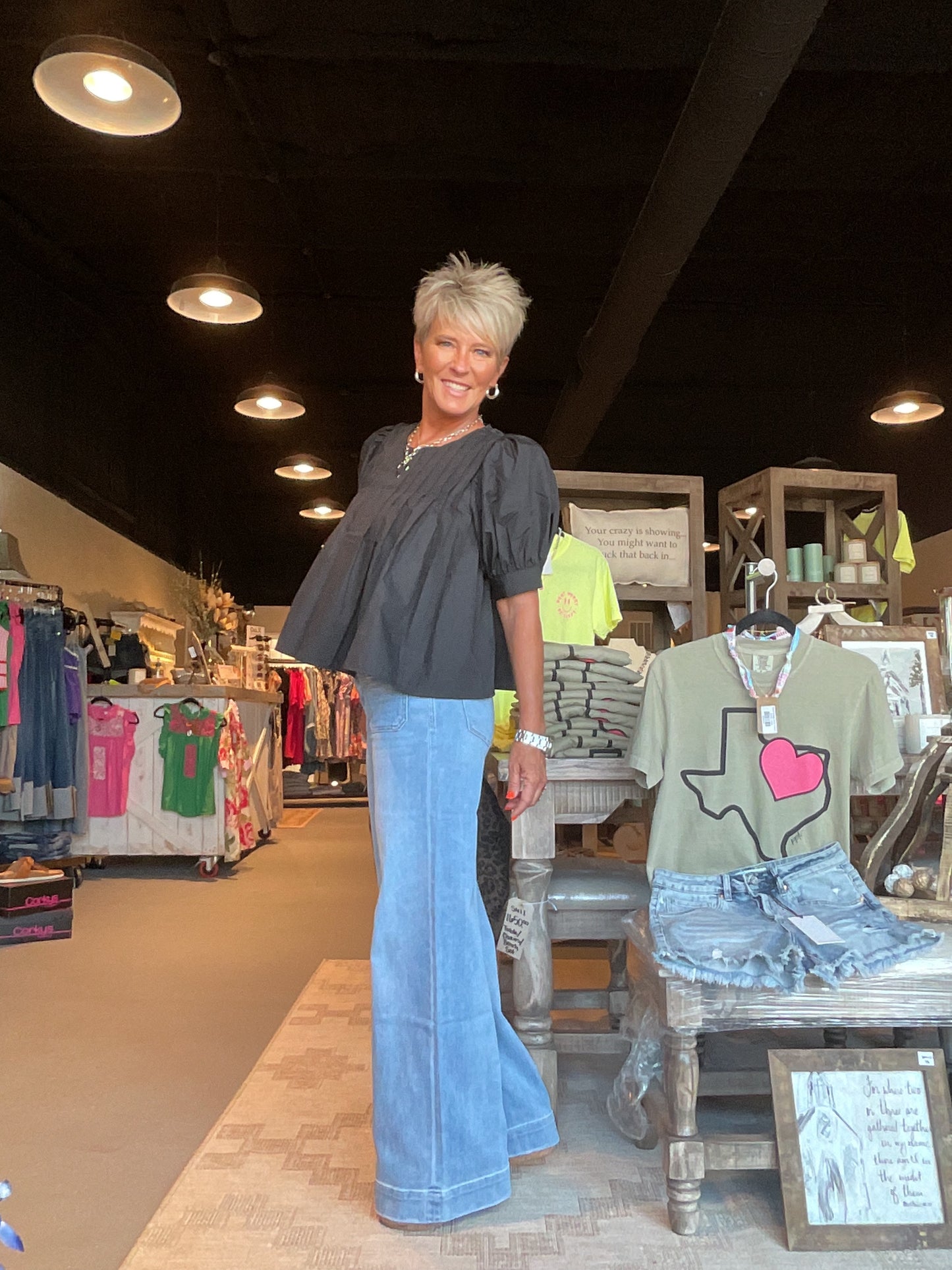 EN40 Black Short Puff Sleeve Pintuck Top