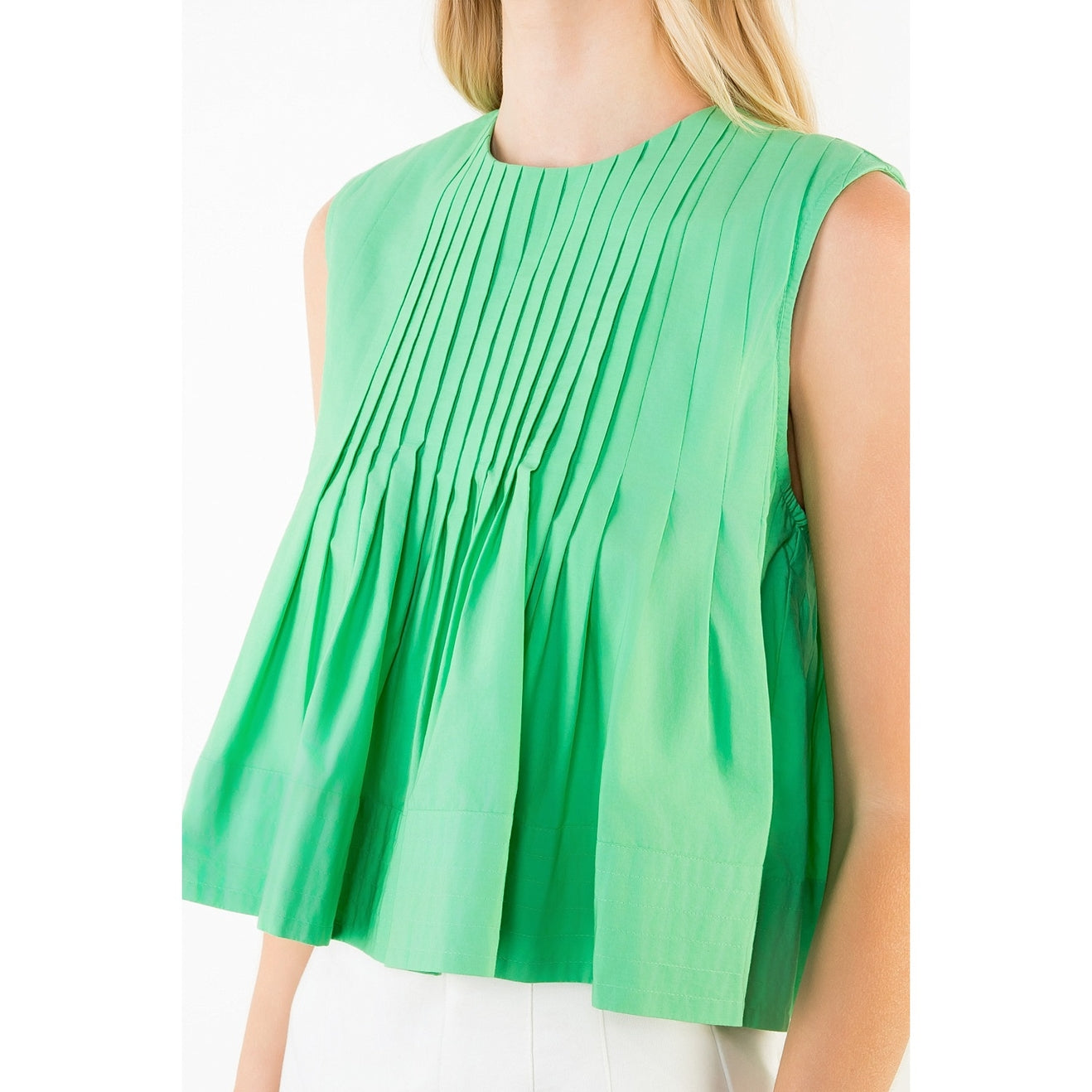 Green Sleeveless Pleated Flowy Top by THML