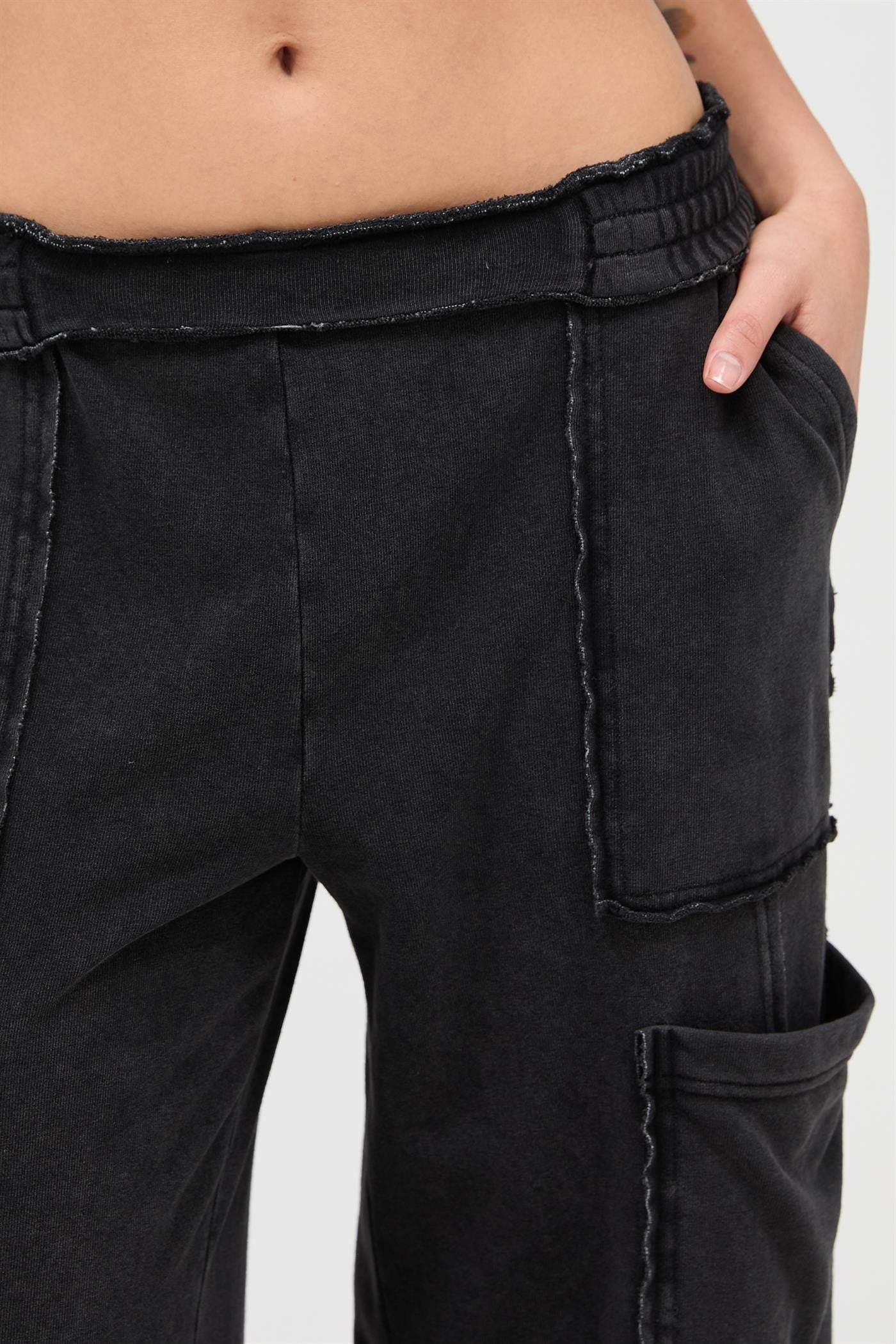 Mineral Washed Wide Leg Cargo Pants Black